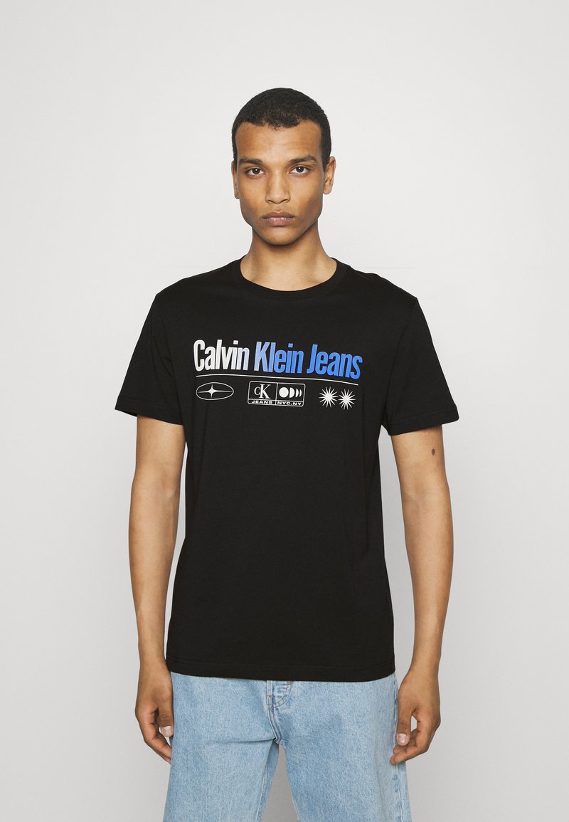 Calvin Klein Jeans TRANSCENDENT INSTITUTIONAL TEE Tshirt con stampa
