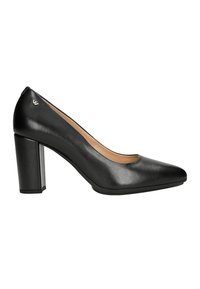 Pump nera in pelle con tacco alto, punta affusolata e tacco di medie dimensioni. Texture liscia con una leggera lucentezza e un design minimalista.