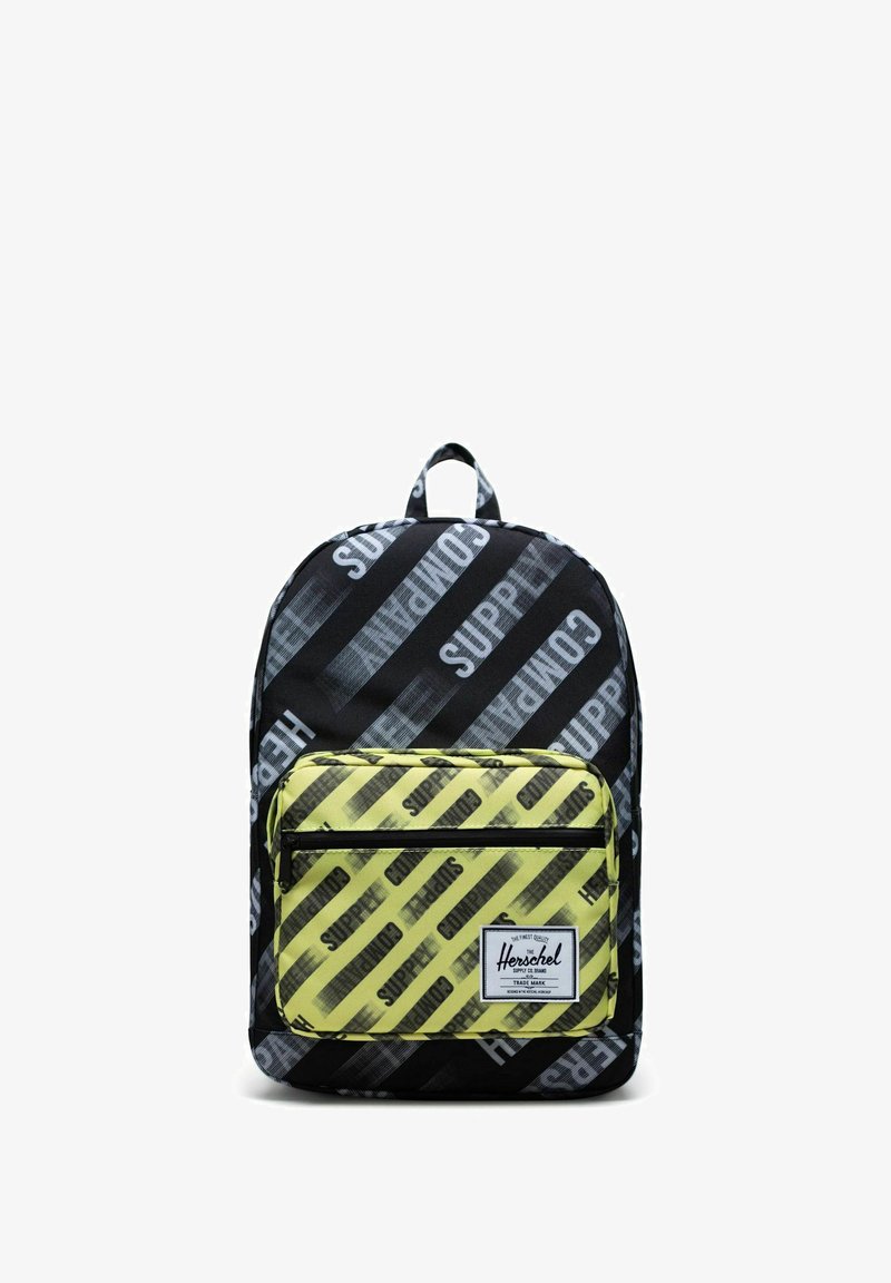 Sac à dos noir et jaune avec un motif à rayures diagonales arborant les mots « SUPPLIER » et « Caution ». Comprend une poche avant et un patch logo.