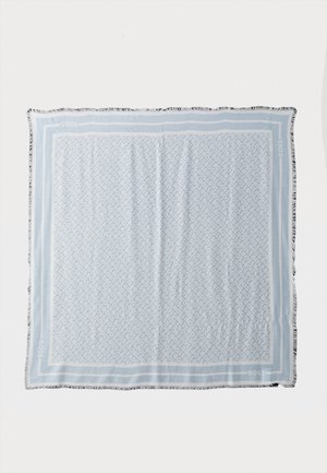 Foulard carré bleu clair avec motif texte "BOSS" répété et bords frangés sur fond blanc.