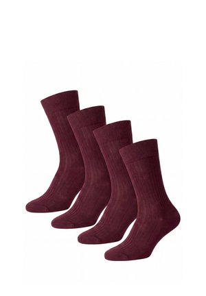 Vier Paar dunkelrote gerippte Knöchelsocken nebeneinander auf weißem Hintergrund angeordnet.