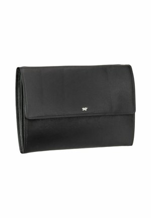 Clutch de cuero negro con textura suave, cierre de solapa y un pequeño acento metálico. Presenta un diseño elegante y forma rectangular.