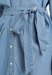 GAP Robe en jean - blue denim