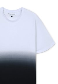 T-shirt a manica corta, dal taglio morbido, bianco sfumante verso il nero. Realizzato in un tessuto morbido con una texture liscia. Etichetta con la scritta "RELAXED TERRANOVA XL."
