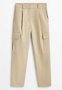 Beige cargobroek met een rechte pijp, voorzien van twee zijzakken en twee cargozakken, gemaakt van een duurzame stof met een gladde textuur.