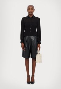 Max Mara Leisure ORTLES - Šortky - nero