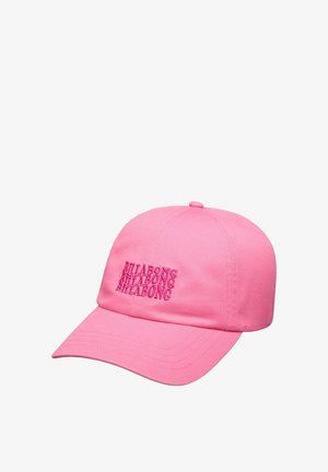 Casquette de baseball rose avec le logo "Billabong" brodé dans plusieurs styles. Fabriquée en tissu avec une visière incurvée et une sangle réglable.