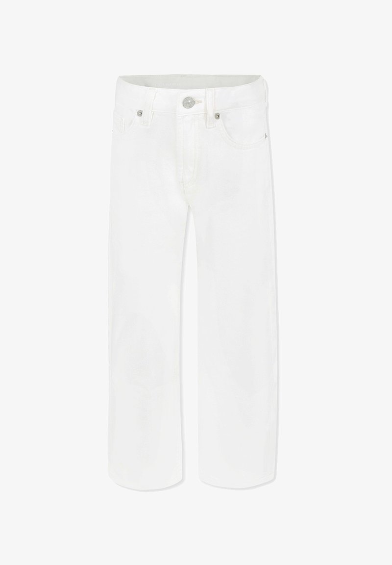 Jeans in denim bianco con design a gamba dritta, cinque tasche, chiusura con bottone metallico e dettagli di cucitura discreti. Texture liscia e aspetto fresco.