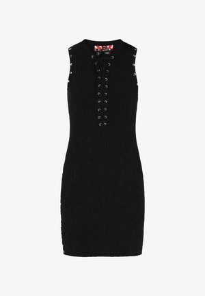 Fekete, ujjatlan bordázott ruha elülső fűzős résszel és ezüstszínű karikákkal az oldalakon és a nyakkivágás mentén.