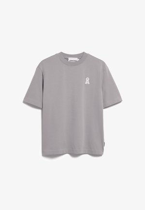 Graues Baumwoll-T-Shirt mit entspannter Passform. Kurze Ärmel, Rundhalsausschnitt und ein kleines weißes Schleifenlogo auf der linken Brust. Glatte Textur.