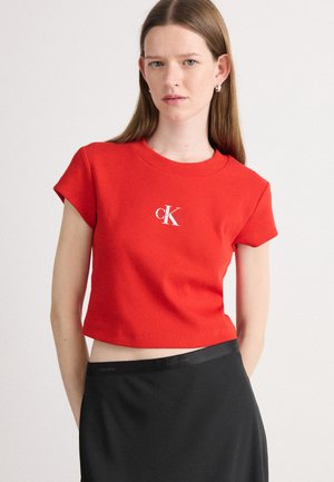 MONOGRAM BABY TEE - Základné tričko - rush