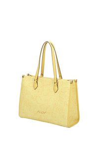Borsa tote in ecopelle gialla con un motivo testurizzato di timbri e motivi di viaggio, dotata di doppi manici e dettagli in tonalità oro.