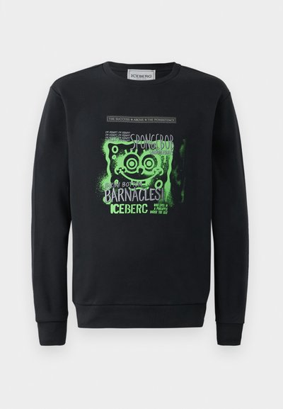 Schwarzer Pullover mit rundem Ausschnitt, der eine grüne SpongeBob-Grafik und Text zeigt. Lange Ärmel mit gerippten Bündchen und Saum.
