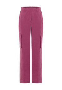 Cargo-broeken in een levendige magenta kleur, gemaakt van een gladde stof. Heeft wijde pijpen en twee zijzakken voor functionaliteit.