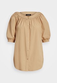 Blusa beige a spalle scoperte con maniche corte a palloncino, chiusura anteriore con bottoni e scollo arricciato. Realizzata in tessuto leggero con una texture liscia.