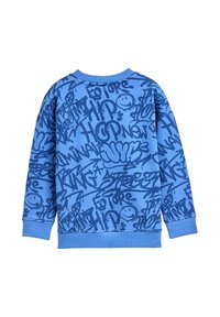 Felpa blu con testo in stile graffiti blu scuro e faccine sorridenti, con parole come "HIP HOP", "STREET" e "KING".