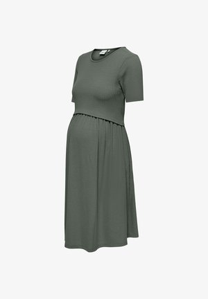 Rövid ujjú, olívazöld bordázott kismamaruha, testhez simuló felsőrésszel és redős szoknyával, kényelmet és rugalmasságot biztosítva.