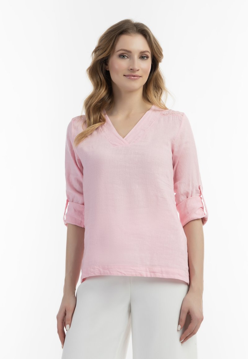 Lys pink, top i linned uld blanding med V-hals, ærmer der går til tre kvarter, og knaplukninger ved ærmerne. Har en afslappet pasform og tekstureret stof.