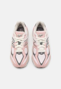New Balance 9060 - Joggesko - white/light pink