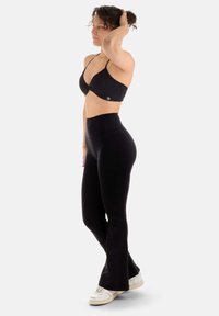YantraConnection KISIMA EVASÉ - Pantaloni - black