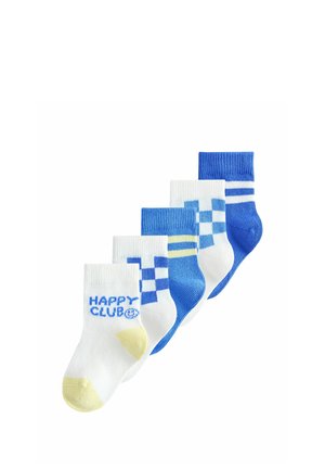 Cinci perechi de șosete albastre și albe pentru copii mici, cu dungi, carouri și textul „Happy Club”, aranjate pe o linie diagonală.