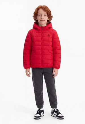 Jordan MIDWEIGHT ACTIVE PUFFER - Χειμωνιάτικο μπουφάν - university red