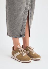 RYŁKO Sneakers basse - Olive