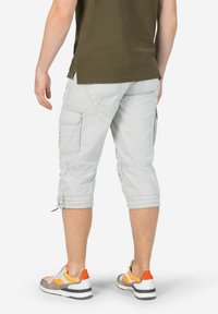 TIMEZONE MIT GÜRTEL CAPRI DESIGN - Shorts - grau