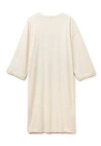 Krémové bavlněné šaty s kulatým výstřihem, tříčtvrtečními rukávy a volným střihem. Materiál je hladký s jednobarevným povrchem a bez vzorů.