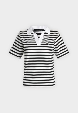 Polo à manches courtes rayé horizontalement noir et blanc avec col blanc et petit logo brodé sur la poitrine gauche.