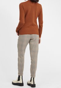 Oxmo Stickad tröja - light brown