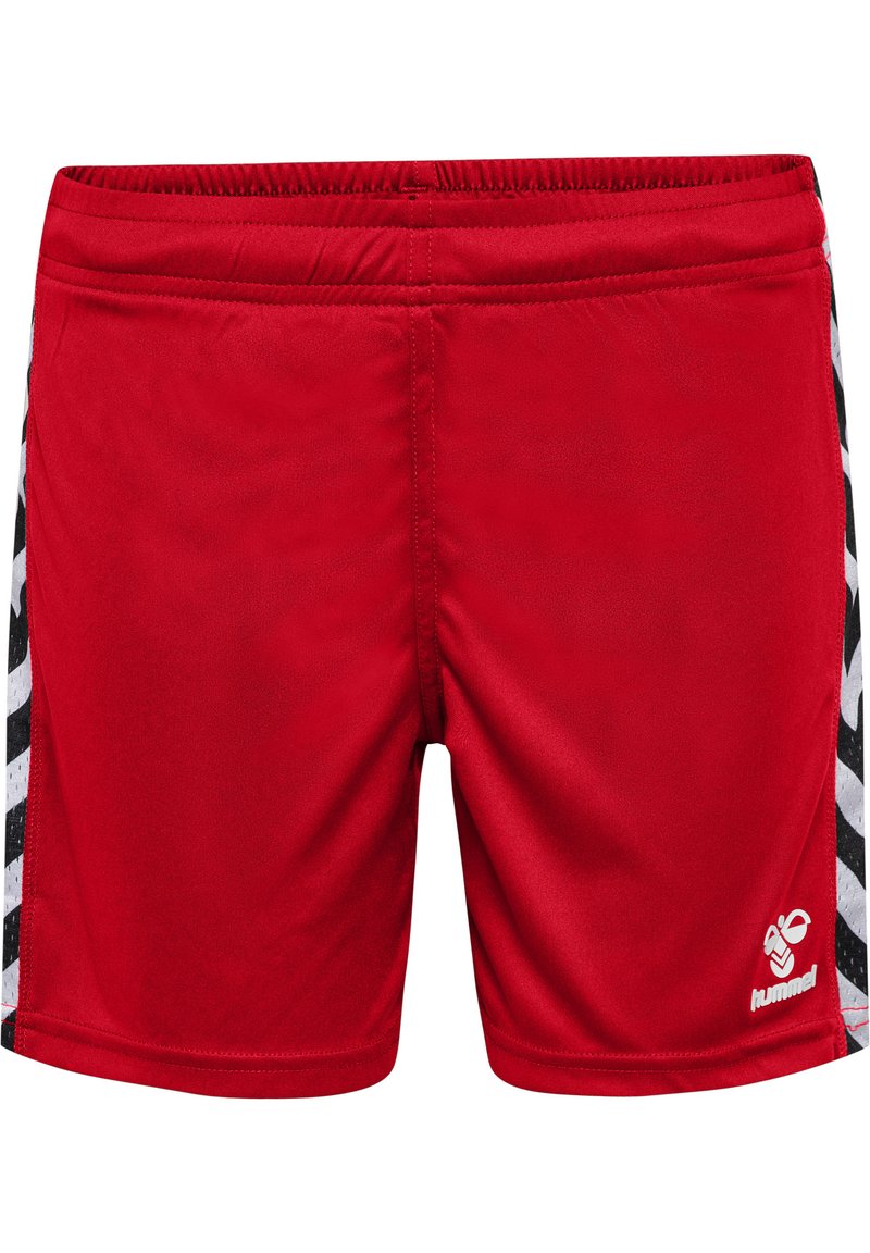 Röda sportshorts i mjukt, lätt material, med svarta och vita sidostripes och en logotyp på nedre framsidan till höger.