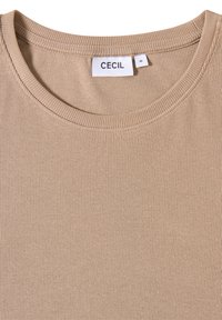 Béžové bavlněné tričko s žebrovanou texturou, kulatým výstřihem a štítkem s názvem značky "CECIL" a velikostí "S".