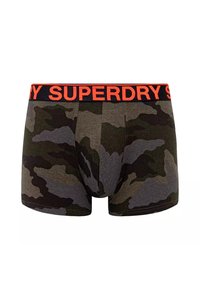 Boxers en camouflage dans des tons de vert et de gris. Caractéristiques d'une ceinture noire avec "SUPERDRY" en orange vif. Matière douce en mélange de coton.
