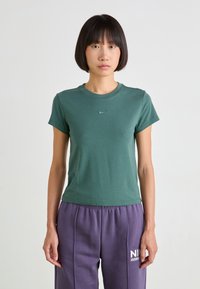 Nike Sportswear Navadna majica - vintage green