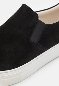 Selected Homme SLHDAVID CHUNKY  - Sapatos sem atacadores - black