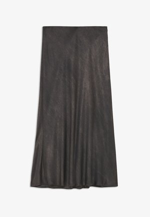 Dlouhá, tmavě šedá sukně vyrobená z hladké, splývavé látky. Vyznačuje se jemným leskem a bočními rozparky pro lepší pohyb.