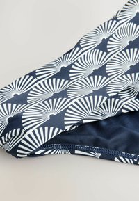 Unselected, navy white fan