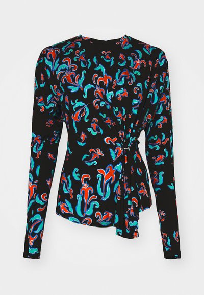 Top negru cu mânecă lungă, având un model floral colorat în roșu, turcoaz și albastru, cu un accent legat la talie.