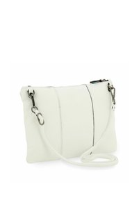 Borsa a tracolla bianca in pelle con superficie strutturata, caratterizzata da cuciture nere, chiusura con zip e tracolla regolabile.