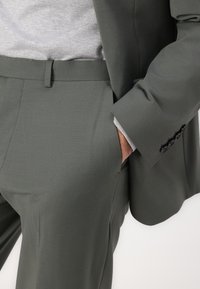 Isaac Dewhirst THE PREMIUM NOTCH FASHION SUIT - Dress - sage