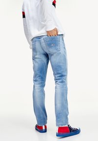 Tommy Jeans Vaqueros slim fit - dirty denim