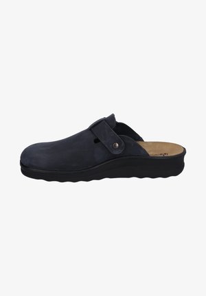 Dunkelblaue Wildleder-Clogs mit abgerundeter Zehenpartie, verstellbarem Riemen und gepolsterter Einlage. Verfügt über eine flexible Gummisohle in Schwarz für zusätzlichen Komfort.
