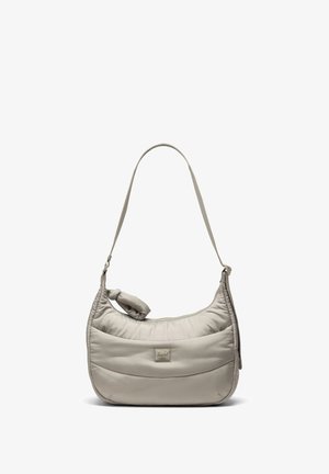 Borsa a spalla in nylon beige con una texture morbida e trapuntata, un accento annodato sulla tracolla e una chiusura con zip, dotata di un'etichetta con logo.