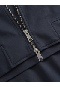 Miniatyrbilde 4