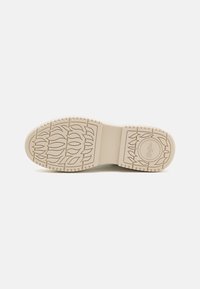 Buffalo Sportcipő - white/cream