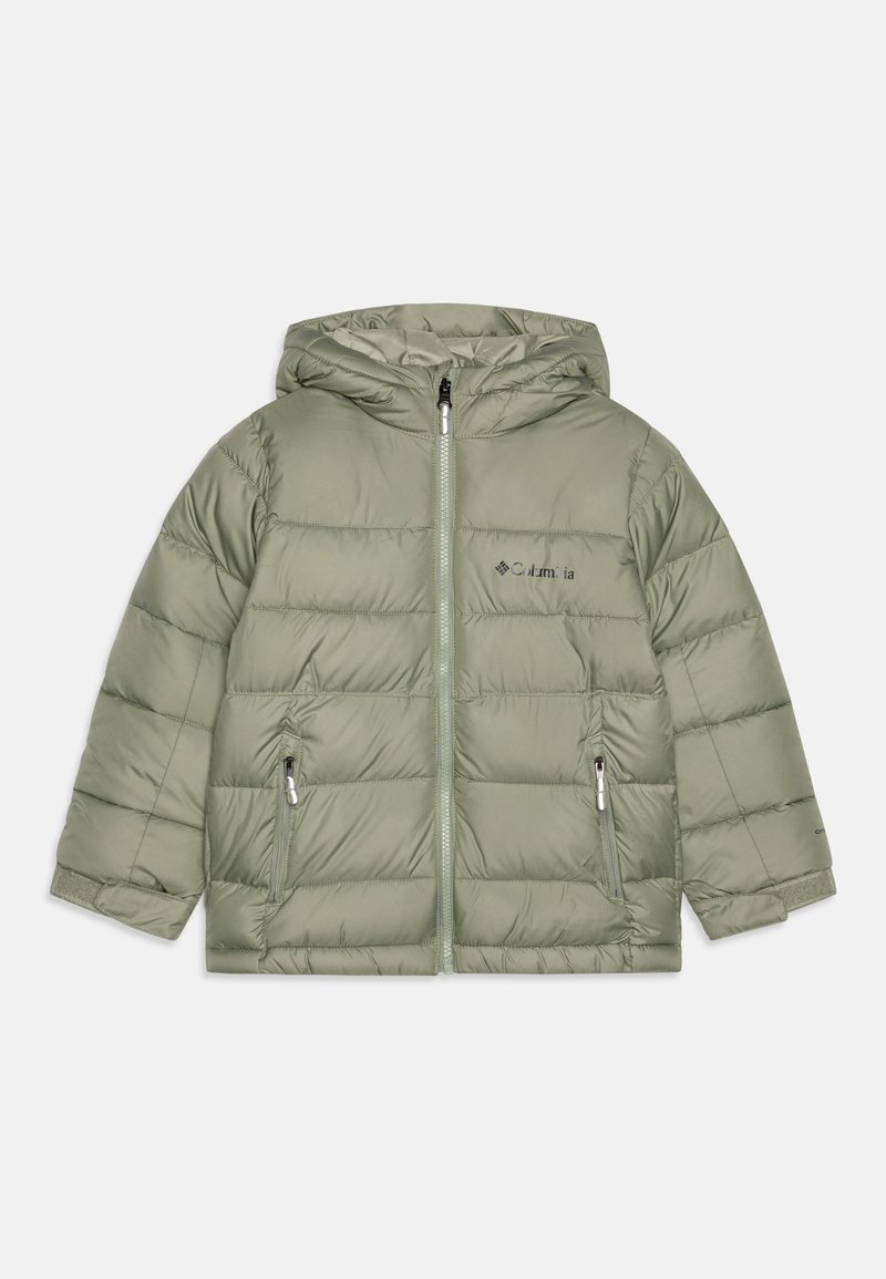 Casaco puffer verde claro com capuz, apresentando um fecho frontal, dois bolsos com zíper e um design acolchoado. Logótipo da Columbia no peito.