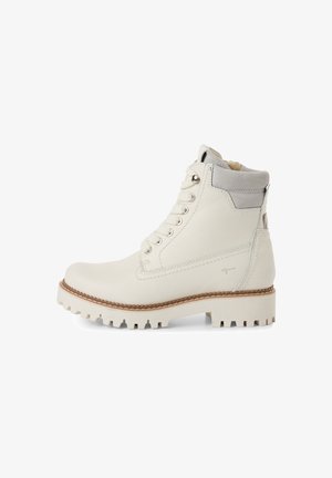 Witte leren enkellaarsjes met een gestructureerd oppervlak, grijze suède accenten, metalen oogjes en een robuuste rubberen zool. Ontworpen voor duurzaamheids en comfort.