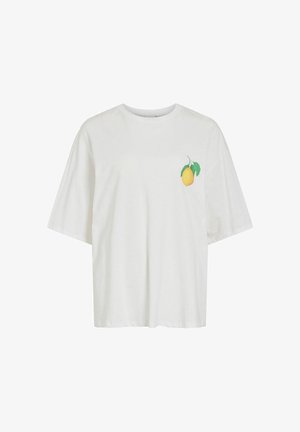 Baltas trumpomis rankovėmis marškinėlis su apvalia iškirpte, kairėje krūtinės pusėje yra mažas geltonas citrinos ir žalių lapų piešinys.