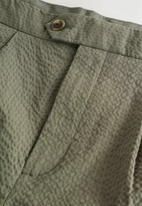 Non sélectionné, sage green